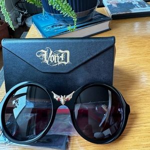 Kat Von D Bat Cave Sunglasses Black new in case